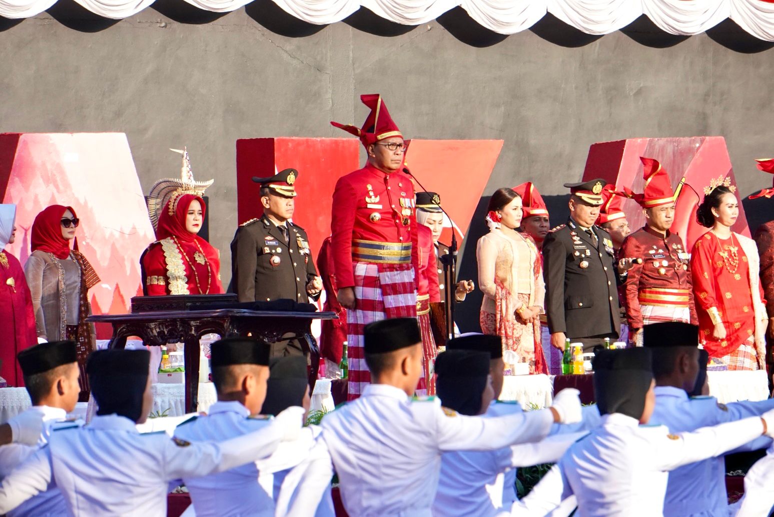 Gambar UPACARA PENGIBARAN BENDERA MERAH PUTIH PERINGATAN KEMERDEKAAN REPUBLIK INDONESIA